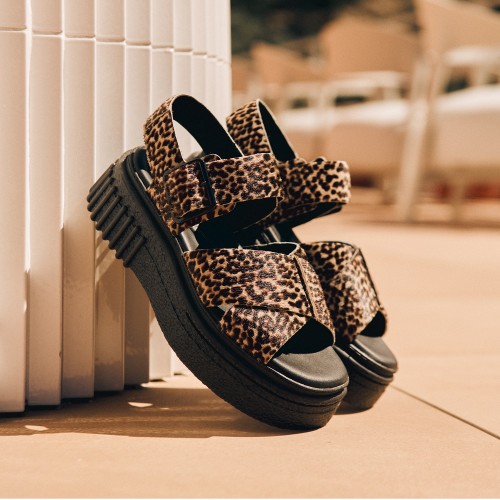 Clarks EVAMAR WISH Γυναικεία Flatform Σανδάλια Λεοπάρ Πόνυ