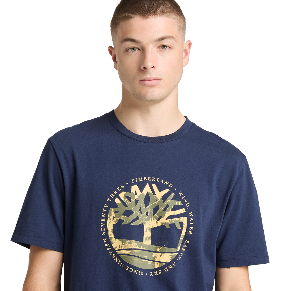 TIMBERLAND</br>Timberland SS Tree Logo Lake House Graphic Regular Tee A5MVR-451 Ανδρικό T-shirt Μπλε
