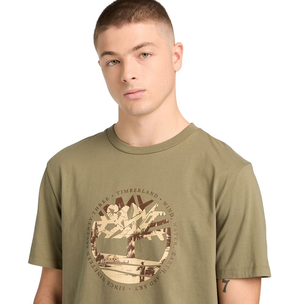 TIMBERLAND</br>Timberland SS Tree Logo Lake House Graphic Regular Tee A5MVR-B39 Ανδρικό T-shirt Χακί TIMBERLAND</br>Timberland SS Tree Logo Lake House Graphic Regular Tee A5MVR-B39 Ανδρικό T-shirt Χακί