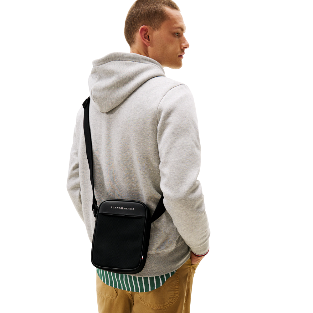 TOMMY HILFIGER</br>Tommy Hilfiger TH Foundation Mini Reporter Bag AM0AM13624-BDS Ανδρική Τσάντα Crossbody Μαύρο TOMMY HILFIGER</br>Tommy Hilfiger TH Foundation Mini Reporter Bag AM0AM13624-BDS Ανδρική Τσάντα Crossbody Μαύρο