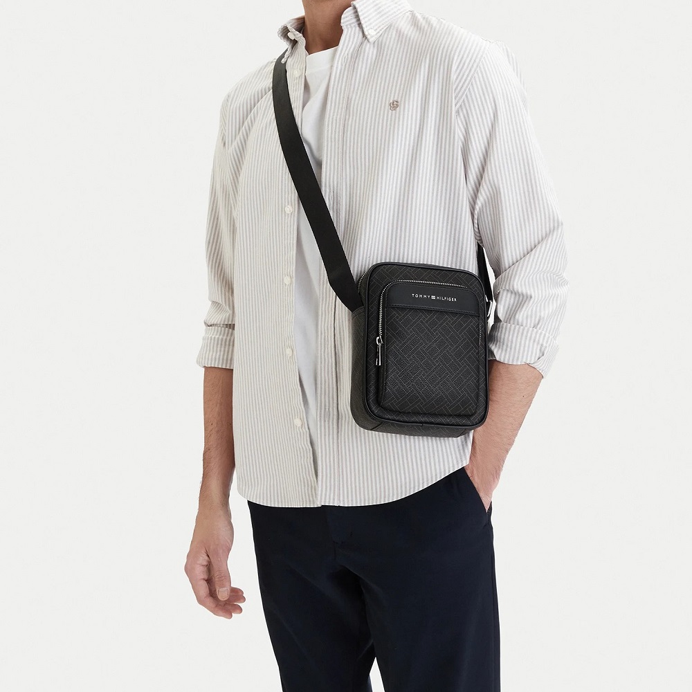 TOMMY HILFIGER</br>Tommy Hilfiger TH Monogram Mini Reporter Bag AM0AM14138-BDS Ανδρική Τσάντα Crossbody Μαύρο