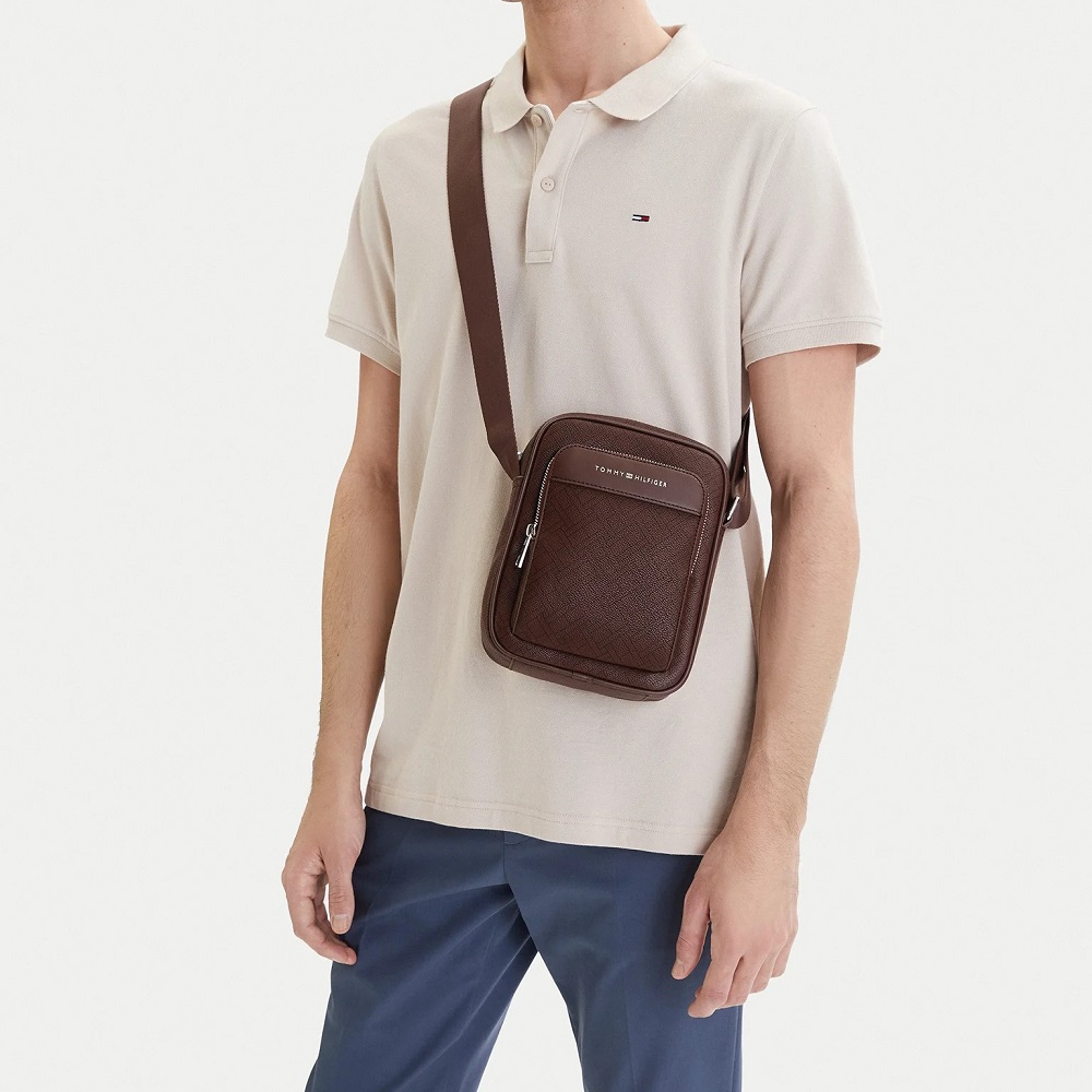 TOMMY HILFIGER</br>Tommy Hilfiger TH Monogram Mini Reporter Bag AM0AM14138-GB6 Ανδρική Τσάντα Crossbody Καφέ