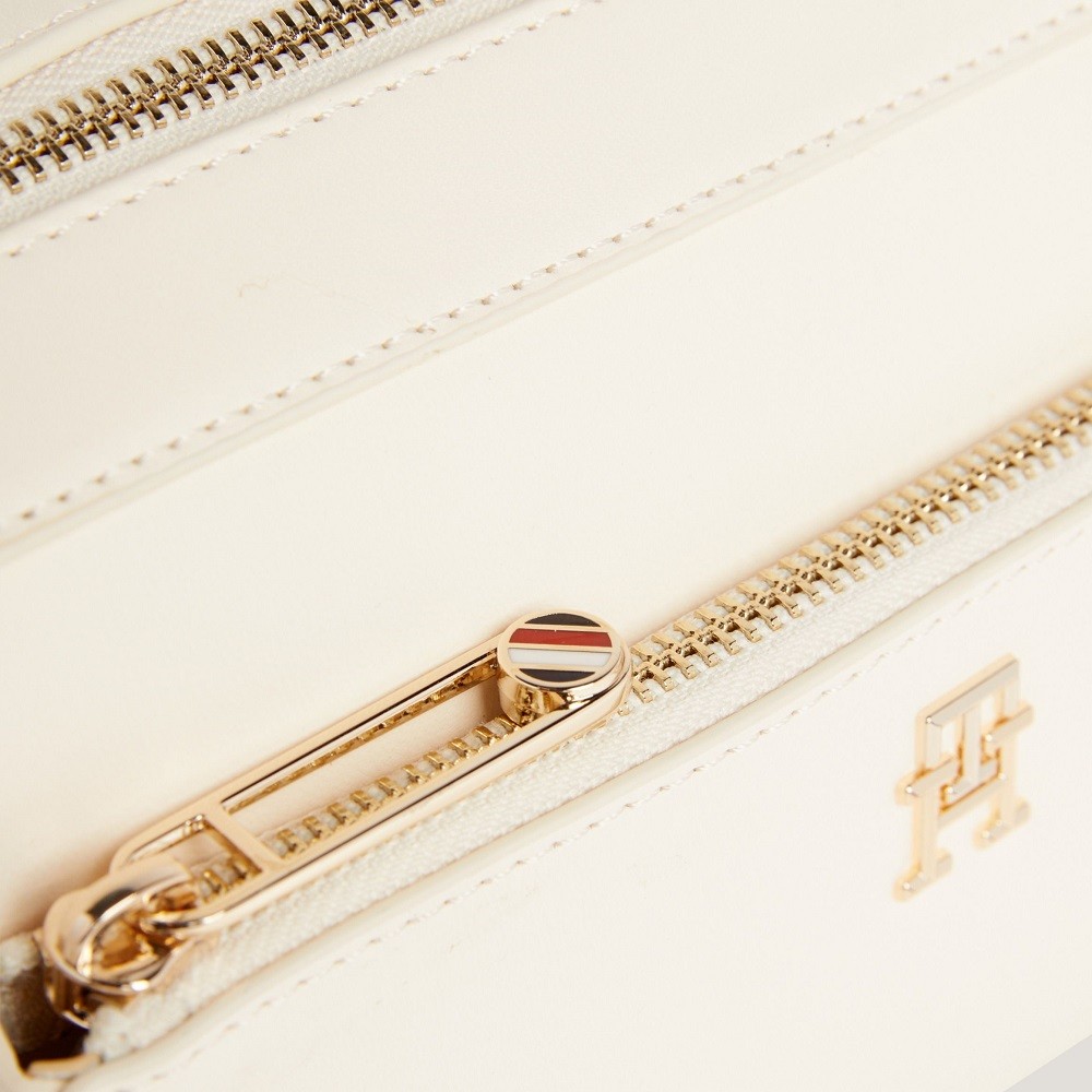 TOMMY HILFIGER</br>Γυναικεία Camera Bag Εκρού AW0AW15991-AEF Tommy Hilfiger