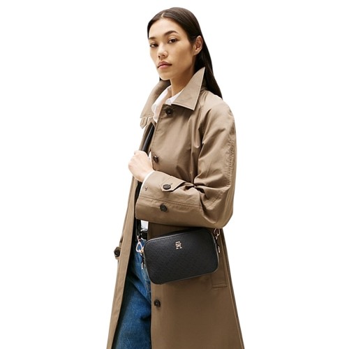 Γυναικεία Τσάντα Χιαστή Μαύρο Th Distinct Camera Bag Monogram AW0AW17221-BDS Tommy Hilfiger Γυναικεία Τσάντα Χιαστή Μαύρο Th Distinct Camera Bag Monogram AW0AW17221-BDS Tommy Hilfiger