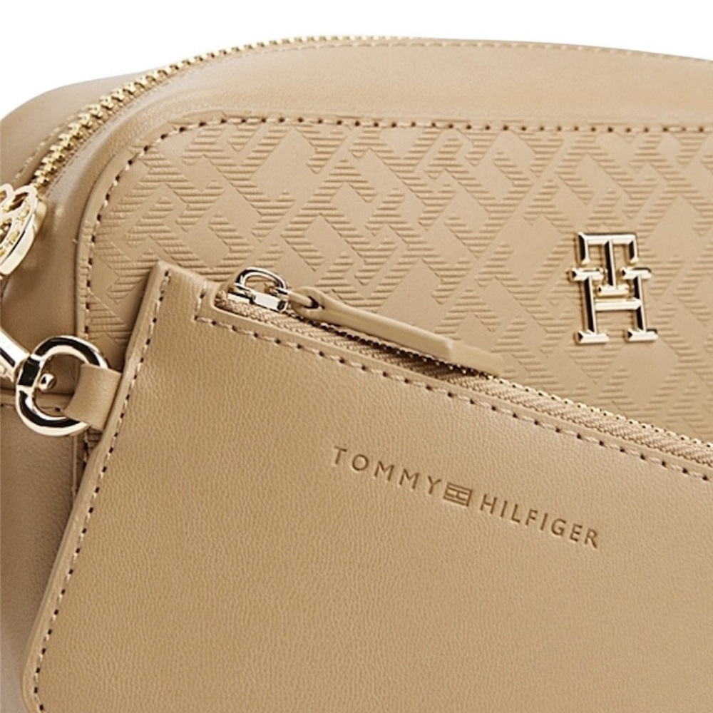 TOMMY HILFIGER</br>Γυναικεία Τσάντα Χιαστή Μπεζ Th Distinct Camera Bag Monogram AW0AW17221-RBC Tommy Hilfiger