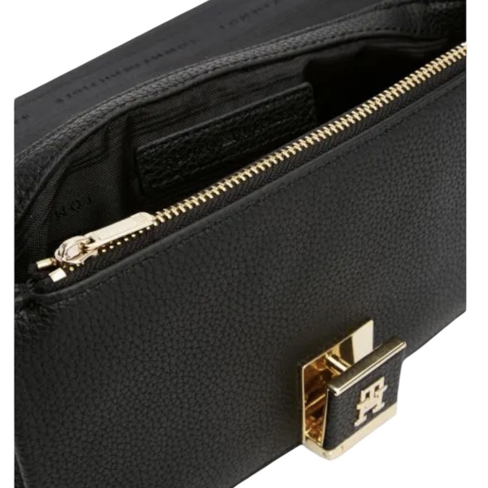 TOMMY HILFIGER</br>Γυναικεία Τσάντα Χιαστή Μαύρο Th Her Flap W/Chain AW0AW17403-BDS Tommy Hilfiger