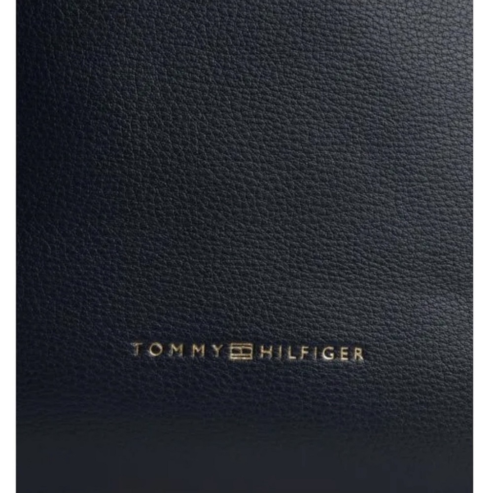 TOMMY HILFIGER</br>Γυναικεία Τσάντα Backpack Με Καπάκι Και Μεταλλικό Λογότυπο Μαύρο AW0AW17654-BDS Tommy Hilfiger