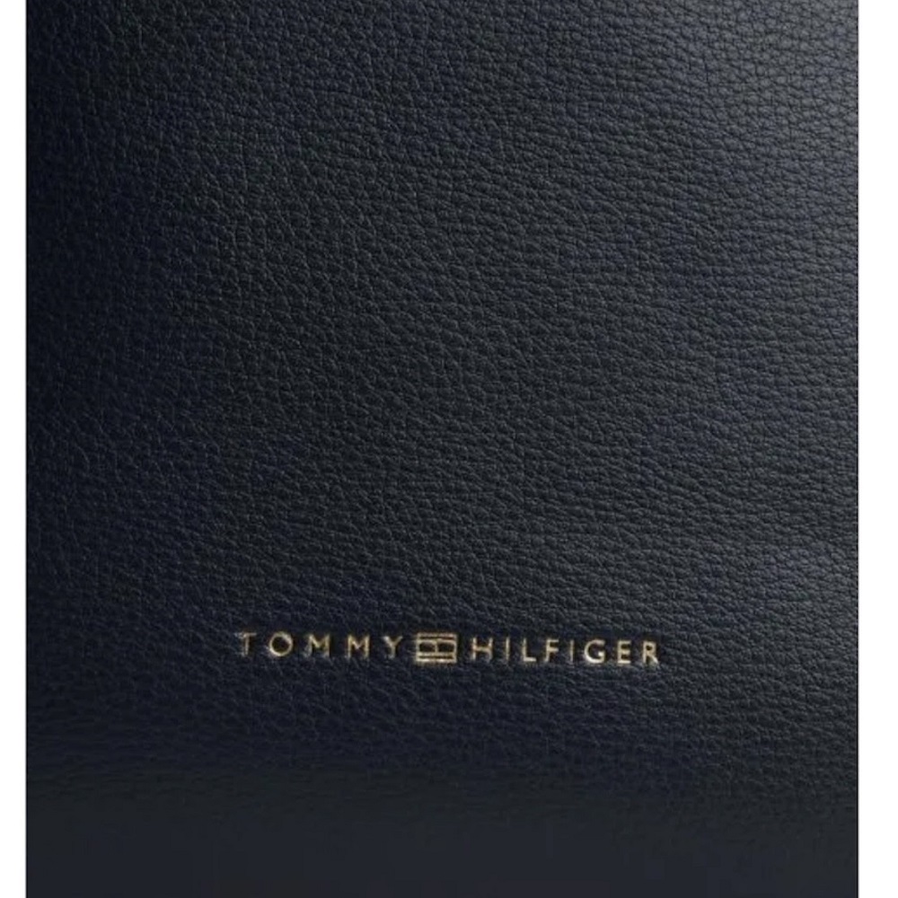 TOMMY HILFIGER</br>Γυναικεία Τσάντα Backpack Με Καπάκι Και Μεταλλικό Λογότυπο Μπλε AW0AW17654-DW6 Tommy Hilfiger