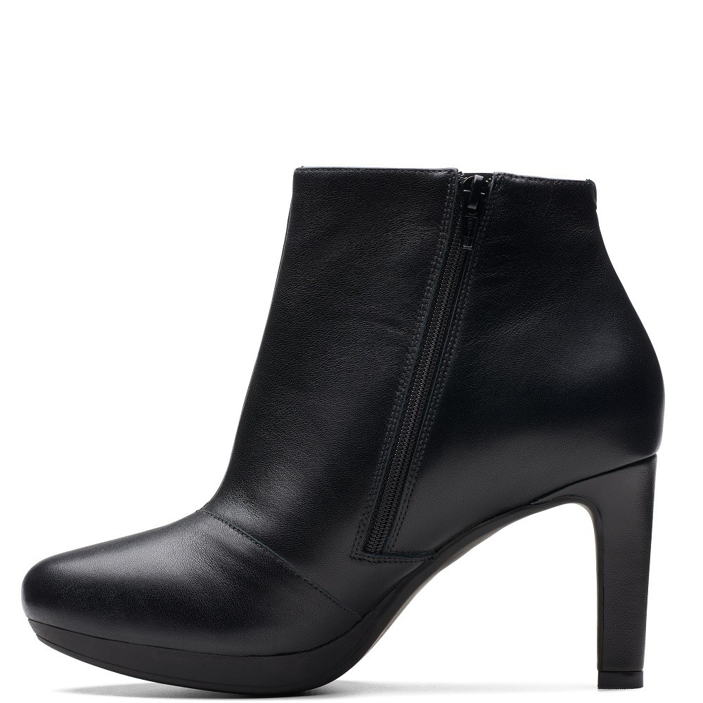 CLARKS</br>Γυναικεία Μποτάκια Μαύρο Δέρμα AMBYR RISE Clarks CLARKS</br>Γυναικεία Μποτάκια Μαύρο Δέρμα AMBYR RISE Clarks
