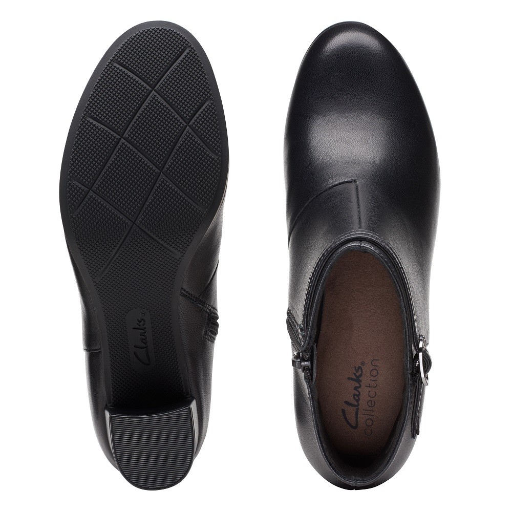 CLARKS</br>Γυναικεία Μποτάκια Μαύρο Δέρμα BAYLA LIGHT Clarks