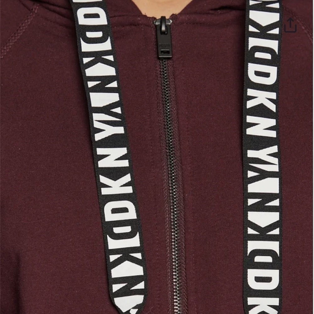DKNY</br>Γυναικεία Ζακέτα Φούτερ Μπορντό DP2J8598-CUT DKNY DKNY</br>Γυναικεία Ζακέτα Φούτερ Μπορντό DP2J8598-CUT DKNY